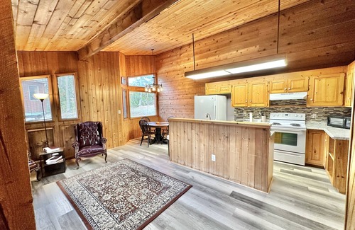 Campobello Cabin | 2br Queen Eagles Cabin in Campobello SC near upcoming Saluda Trail