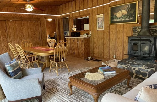 Winston - Salem House | 2BR Quiet Cottage- Walk to Wake Forest University