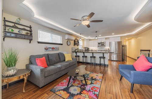 Avalon House | 2BR Renovated Avalon Home, A/C, Patio, Walk to the Beach