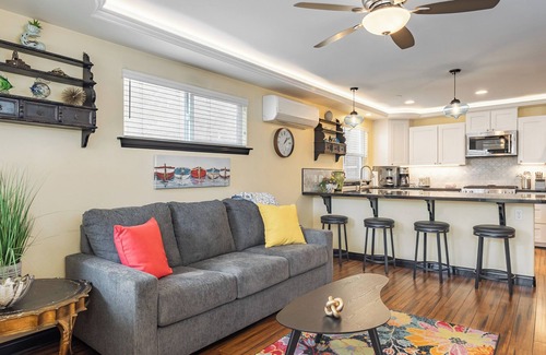 Avalon House | 2BR Renovated Avalon Home, A/C, Patio, Walk to the Beach