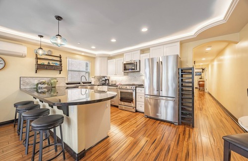 Avalon House | 2BR Renovated Avalon Home, A/C, Patio, Walk to the Beach