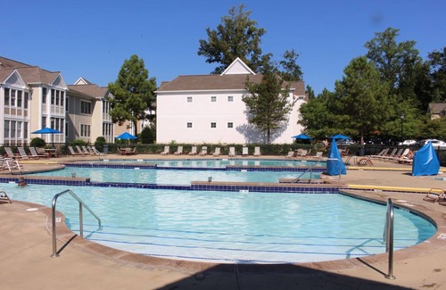 Lackey Cottage | 2BR Resort Cottage - Sleeps 6 - Close to Theme Parks & Attractions