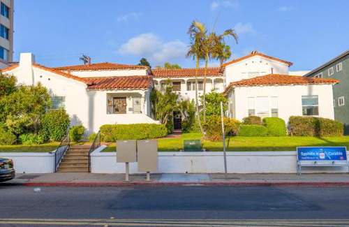 Hillcrest Apartment | 2BR Retreat Near Balboa Park