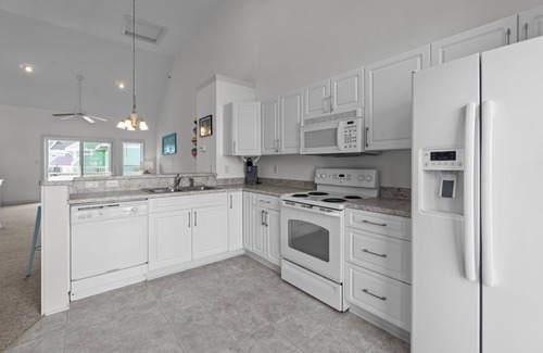 Bermuda Bay House | 2BR Sea Glass Castle at Cambridge Cove in Bermuda Bay