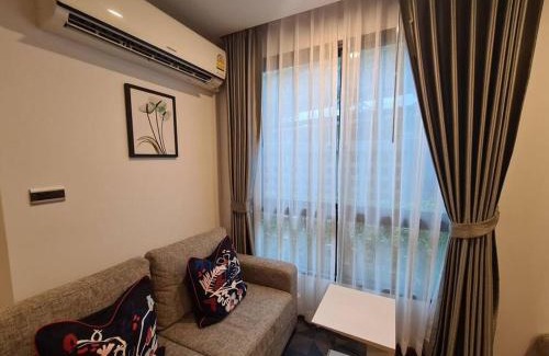 Tha Thaewawong Apartment | 2BR Service Condo in Sriracha