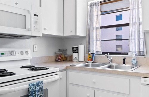 Avon By The Sea Condo | 2BR Sleeps 6 Pool BBQ Steps to Beach for Family Fun! Amazing Location