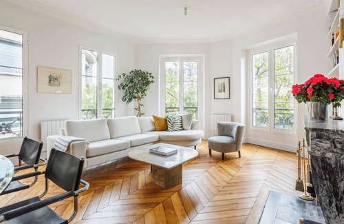 Quartier de la Porte-Saint-Denis Apartment | 2BR Spacious and Bright Luxurious Flat With AC