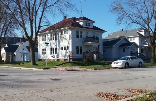 Sheboygan House | 2BR Spacious Upper, Overlooking Kiwanis Park, Close to Everything!