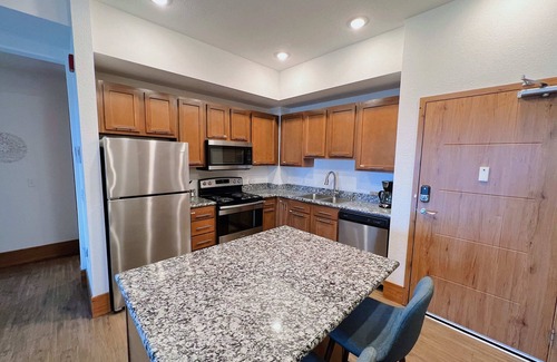 Grandville Apartment | 2BR Suite at The Grand Castle Pool, Gym & Parking