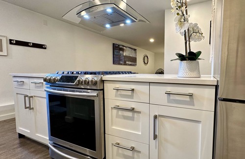Lake Forest Park Apartment | 2BR Suite in a Charming Home by Lake Washington! Walk to town center.