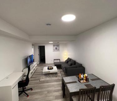 Keith Apartment | 2BR Suite, Private Entry, Full Kitchen, Washer & Dryer, Free Parking, Smart TV with Netflix, High-Speed Wi-Fi, Self Check-In, Near Banff National Park