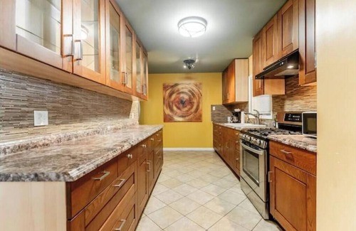 Sharon Hill Apartment | 2BR Suite Unit Driveway Parking ! PHL Airport