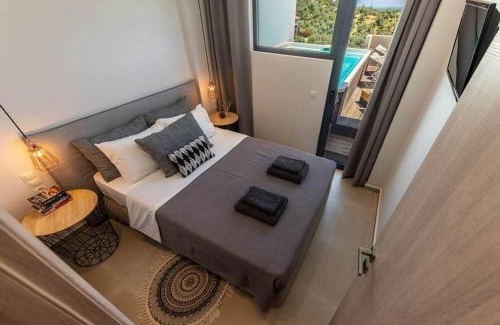 Katsarou Apartment | 2br Suite White gea with private pool no01