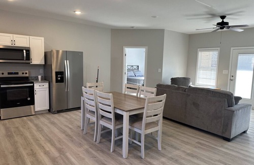 Lexington - Salisbury Apartment | 2BR The Bandit Suite