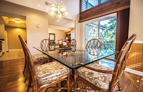 New Bern Apartment | 2BR Townhouse w/Whirlpool in New Bern
