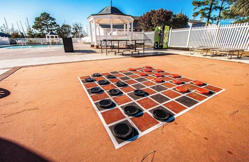 New Bern Apartment | 2BR Townhouse w/Whirlpool in New Bern
