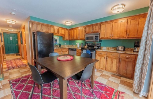 Crested Butte Condo | 2br View Ski Lodge | Hot Tub, Pool, Ski Bus
