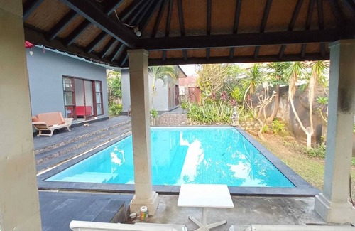 Kalibukbuk Villa | 2BR Villa ,full furnished villa, swimming pool. Near beach & big Garden