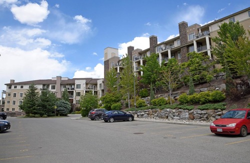 Quail Ridge Condo | 2BR w/Private Balcony in hear of Okanagan - Golf, Wineries, Pool, Lakes