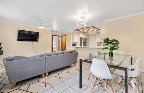 Ewa House | 2BR Walk to Ewa Beach - Upto 4 + WiFi, AC, Parking