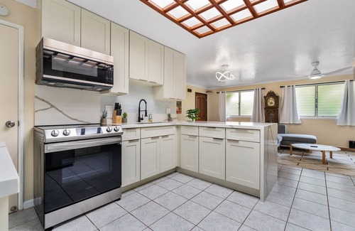 Ewa House | 2BR Walk to Ewa Beach - Upto 4 + WiFi, AC, Parking