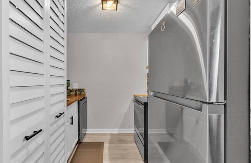 Winter Haven Condo | 2BR Waterfront Condo w/Pool access, Dock, Patio Views & 3 Miles from LEGOLAND
