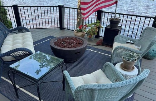 Chassell House | 2BR Waterfront Retreat on Portage Lake & DNR Trail