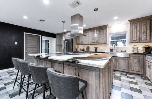 Cypress House | 2King Suites, HeatedPool, Arcade & Pickleball