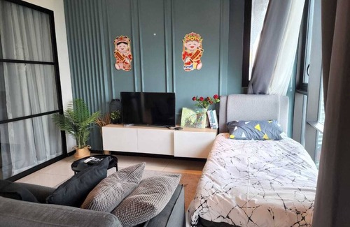 City Centre Condo | 2km bukit bintang,300m MRT,luxury facilities,9pax,many car parks