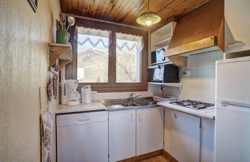 La Toussuire Apartment | 2nd floor, view mountain, balcony, parking, tv, ski locker, 60m², La Toussuire
