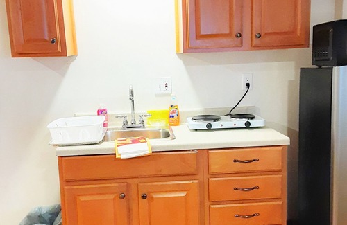 Progress House | 2nd fl Elegant Studio with kitchenette: Cozy, Sparkling, Comfy, Private parking.