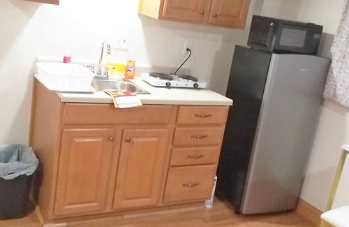 Progress House | 2nd fl Elegant Studio with kitchenette: Cozy, Sparkling, Comfy, Private parking.