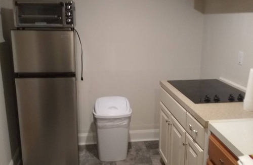 Progress House | 2nd fl Elegant Studio with kitchenette: Cozy, Sparkling, Comfy, Private parking.