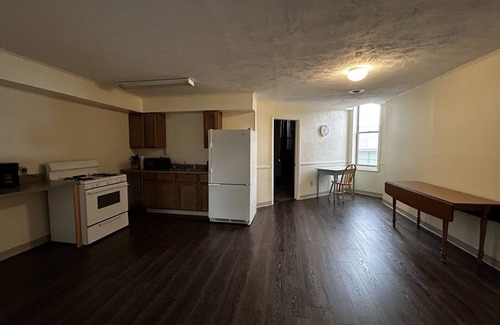 Geneva Apartment | 2nd Floor 2 Bedroom Extra Large Apartment Historic Downtown Geneva