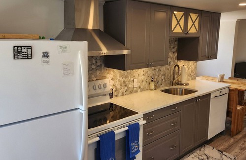 Beach Haven Gardens House | 2nd Floor Beach retreat, 2 blocks from beach on bay block, dog friendly