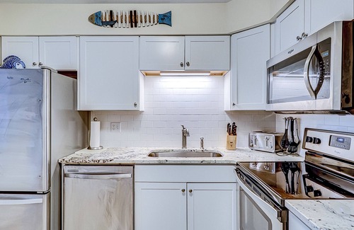 Folly Field Condo | 2nd-Floor Condo w/Balcony, Fast WiFi, Shared Pools, Game Room, Hot Tub, Gym, A/C
