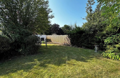 Bury St Edmunds Apartment | 2nd floor modern flat in large Edwardian house ten minutes’ walk from railway