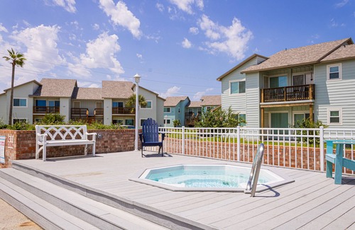 Port Aransas Condo | 2nd Floor, Shared Pool, Hot Tub, Near Marina, Golf Cart Access
