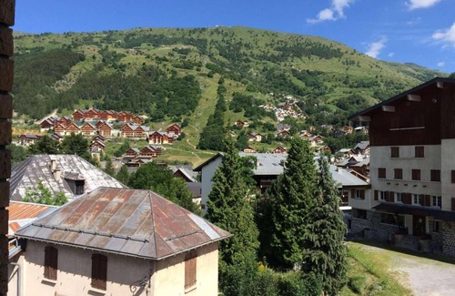 Valloire Apartment | 2nd floor, view mountain, balcony, parking, ski locker, 39m², Valloire