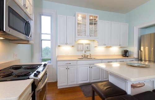 Fifth Ward Apartment | 2nd Flr 2-Bedroom Unit in historic estate on Coggeshall Ave near Newport Mansion
