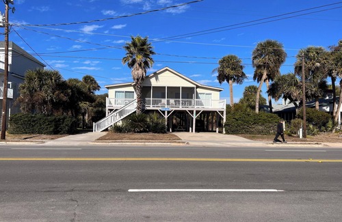 Edisto Island House | 2nd row Ocean Views 4br 3ba Sleeps 12, '25 Pool Amenity Card, linens included