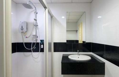 Downtown George Town Apartment | 2R2B Seaview Serenity 1 to 8pax Gurney Mansion One