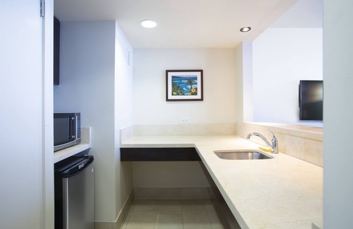 Honolulu Hotel | 2x Diamond Head Ocean View Suite 1 King Room at Room at Park Shore Waikiki
