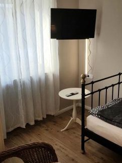 Niederschelden Apartment | 2x Monteurwohnung 1x 2 kleine Einzelzimmer 1x Doppelbett und Schlafcouch im Wohnbereich