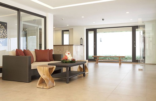 Ploenchit Apartment | 3 (+1) Bedrooms Luxurious Apartment Near Chitlom BTS