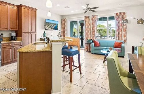 Merritt Island Resort | 3 2 1/2 Bath Townhome Resort! -10 min to Cocoa Bch Boat/paddle board rentals!