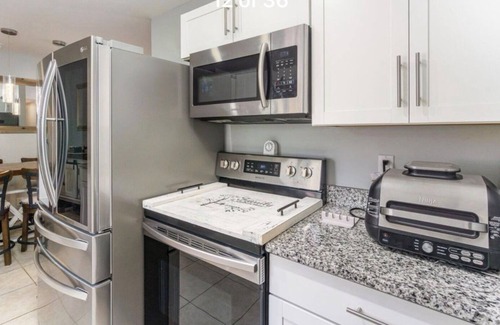 Richmond House | 3/2 Close to I-75 & UK Pet friend quiet in the cut