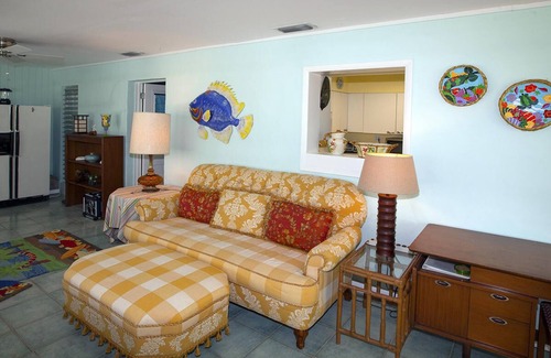 Cudjoe Key House | 3/2 Cudjoe Key waterfront single level house.