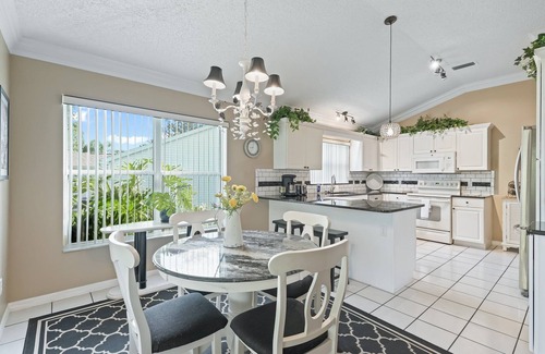 Del Mar House | 3/2 Designer in the Village of Del Mar near the Spanish Springs Towne Square