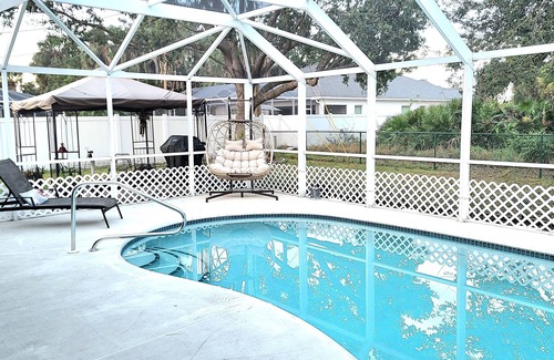 Port Charlotte House | 3/2 Heated Pool & Putting Green - Port Charlotte - Come Relax & Enjoy!